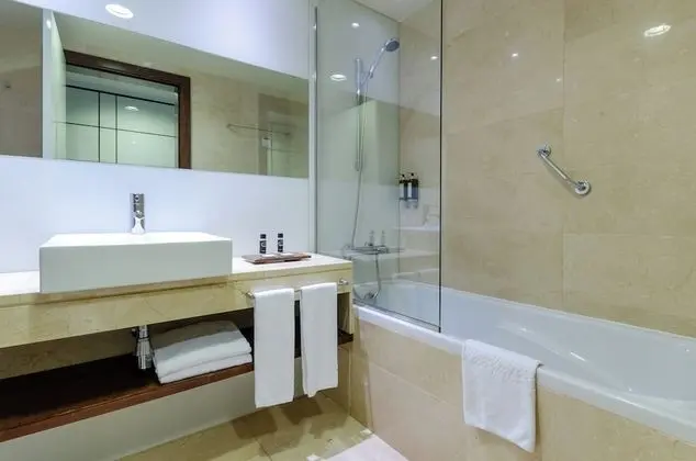 Tek Büyük veya İki Ayrı Yataklı Oda (2 adults + 1 child)