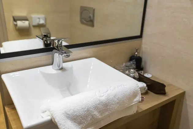Deluxe Tek Büyük Yataklı Oda, Bahçe Manzaralı