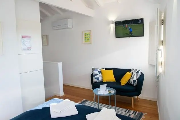 Studio with River View (Top)