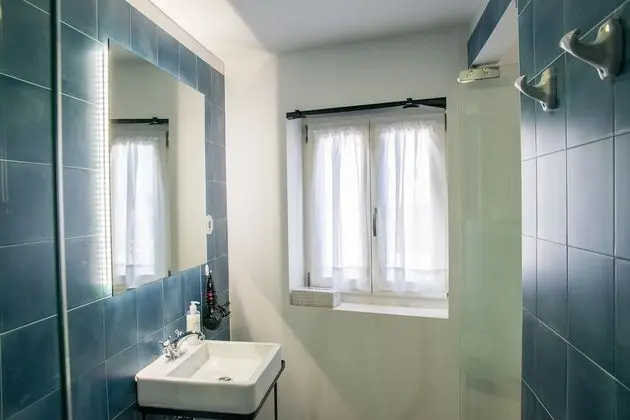 Studio with River View (Top)