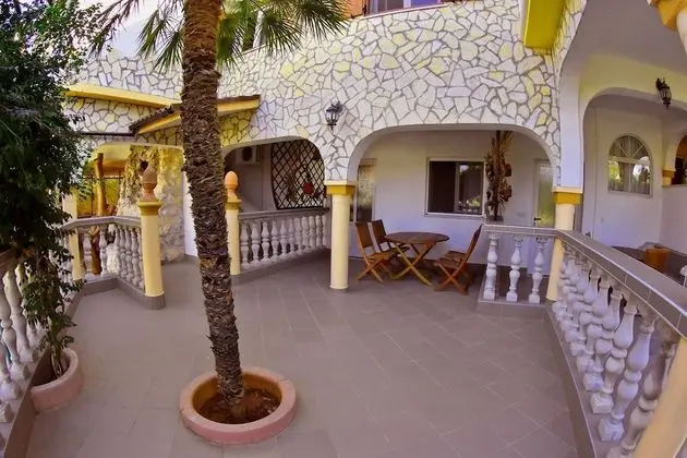 Apart Daire, Teras, Zemin Kat (Number 2)