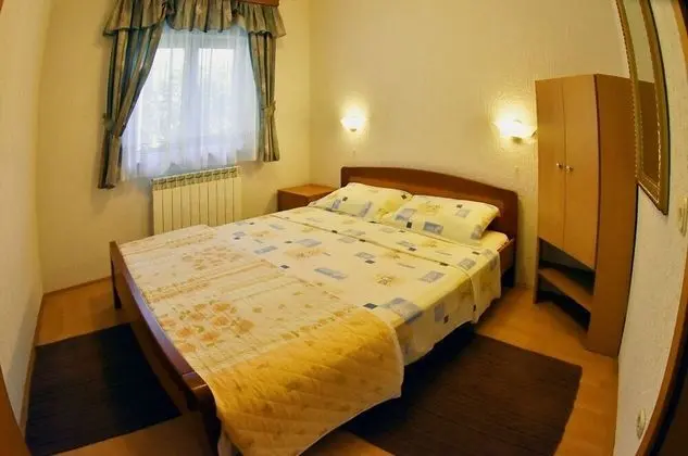 Apart Daire, Teras, Zemin Kat (Number 2)