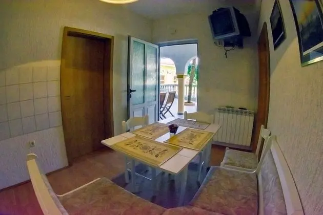 Apart Daire, Teras, Zemin Kat (Number 2)