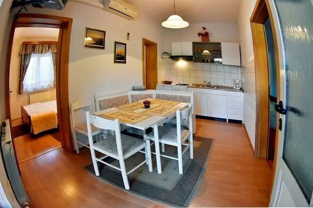 Apart Daire, Teras, Zemin Kat (Number 2)