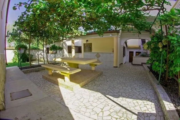 Apart Daire, Teras, Zemin Kat (Number 3)