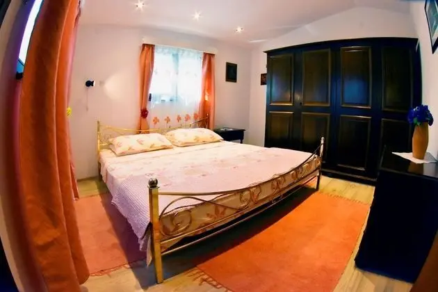 Apart Daire, Teras, Zemin Kat (Number 3)