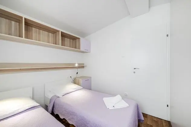 Karavan, 2 Yatak Odası, 2 Banyolu, Havuz Manzaralı (D2)