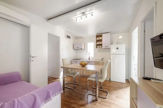 Karavan, 2 Yatak Odası, Bahçe Manzaralı, Köşe (D1)