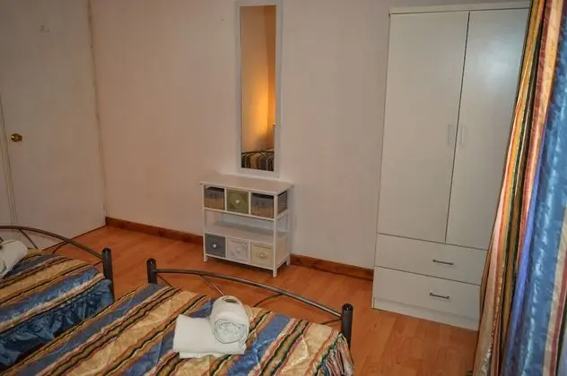 Ev, 2 Yatak Odası, Engellilere Uygun, Sigara İçilebilir