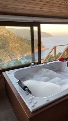 Deluxe Tek Büyük Yataklı Oda