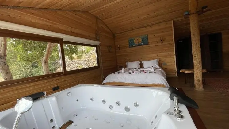 Jakuzili Bungalow