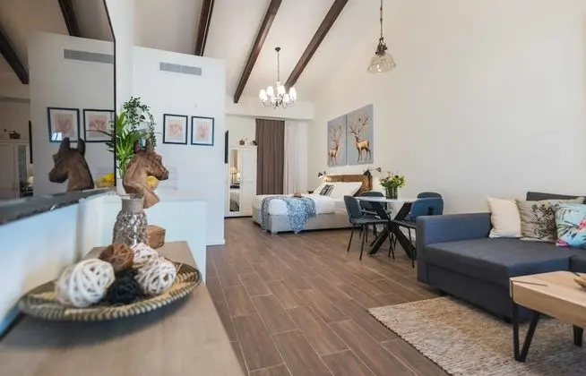 Superior Family Room,Valley View