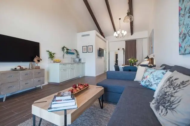 Superior Family Room,Valley View