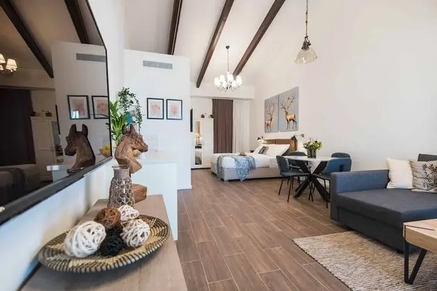 Superior Family Room,Valley View