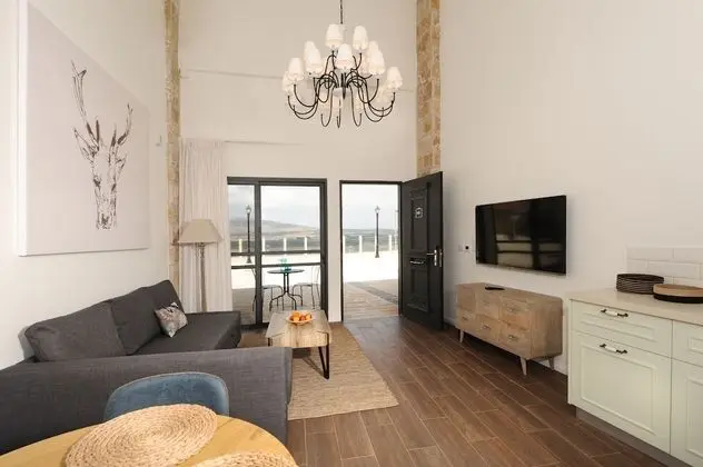 Superior Family Room,Valley View