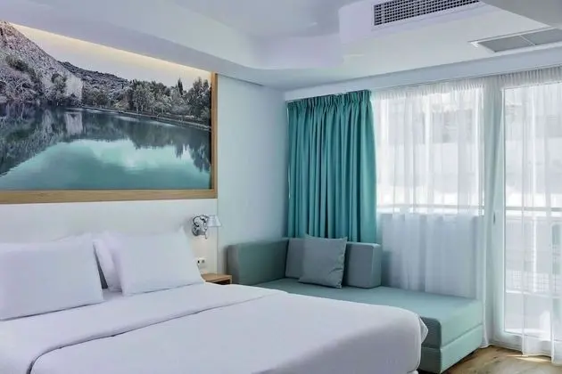Popular Executive Triple Room