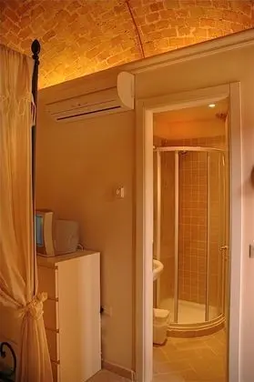 Büyük Yataklı Tek Kişilik Oda
