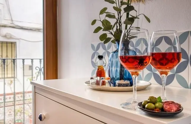 Standard Tek Büyük Yataklı Oda, Banyolu/Duşlu (102 & 202)