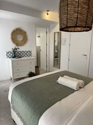 Standard Tek Büyük Yataklı Oda, Banyolu/Duşlu (102 & 202)