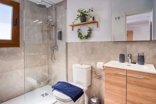 Standard Tek Büyük Yataklı Oda, Banyolu/Duşlu (102 & 202)