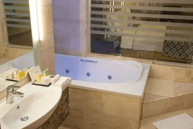 Süit, 1 En Büyük (King) Boy Yatak, Jakuzi, Şehir Manzaralı (Jacuzzi Suite)