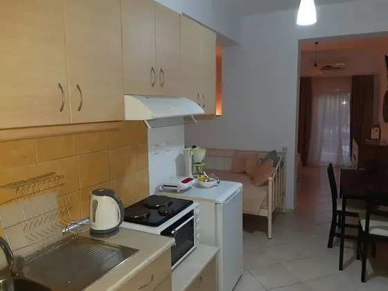 Basic Üç Kişilik Oda, 1 Büyük (Queen) Boy Yatak ve Çekyat
