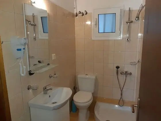 Basic Üç Kişilik Oda, 1 Büyük (Queen) Boy Yatak ve Çekyat