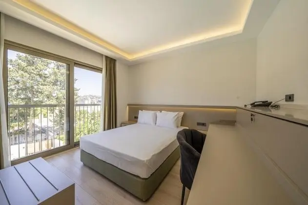 Çift Kişilik, Bahçe Manzaralı, Fransız Balkonlu