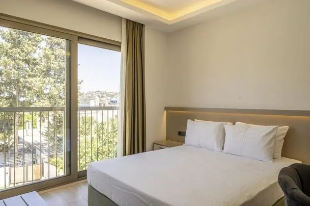 Çift Kişilik, Bahçe Manzaralı, Fransız Balkonlu