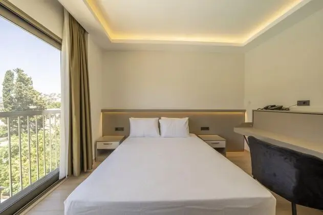 Çift Kişilik, Bahçe Manzaralı, Fransız Balkonlu