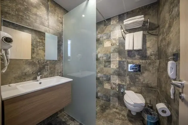 Çift Kişilik, Bahçe Manzaralı, Fransız Balkonlu