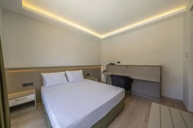 Çift Kişilik, Bahçe Manzaralı, Fransız Balkonlu