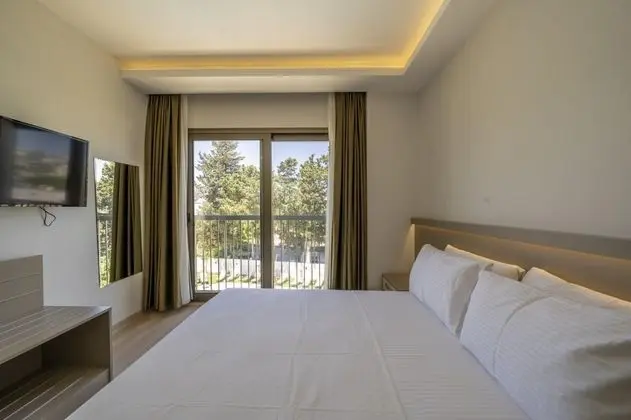 Çift Kişilik, Bahçe Manzaralı, Fransız Balkonlu
