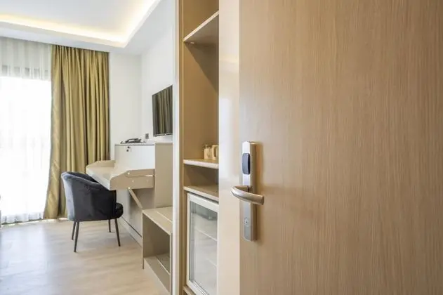Twin, Bahçe Manzaralı, Fransız Balkonlu