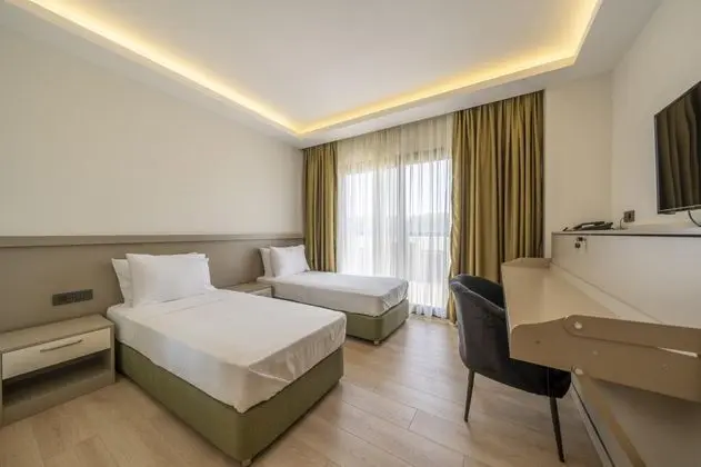 Twin, Bahçe Manzaralı, Fransız Balkonlu