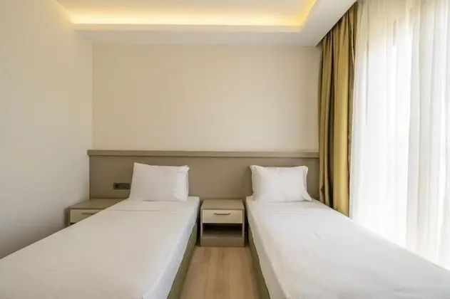 Twin, Bahçe Manzaralı, Fransız Balkonlu