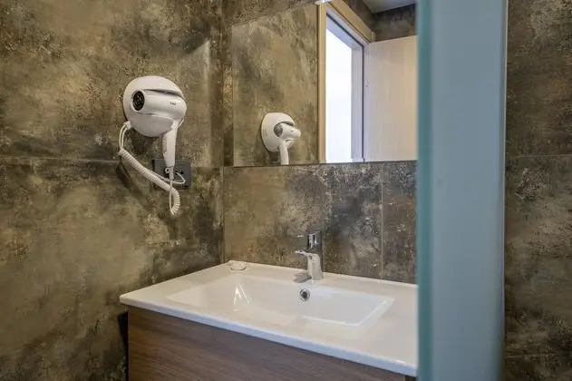 Twin, Bahçe Manzaralı, Fransız Balkonlu