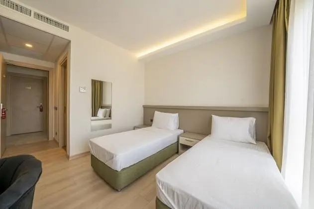 Twin, Bahçe Manzaralı, Fransız Balkonlu