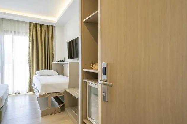 Twin, Bahçe Manzaralı, Fransız Balkonlu