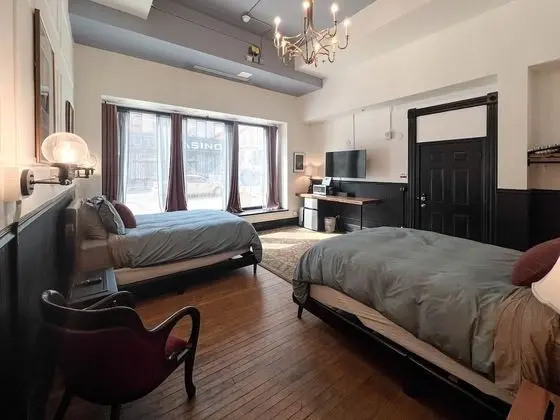 Guilford & Caroline Hartley - Room 5