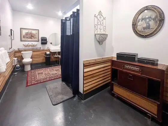 Swedetown 1 - SHARED PRIVATE BATHROOM