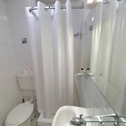 Üç Kişilik Oda
