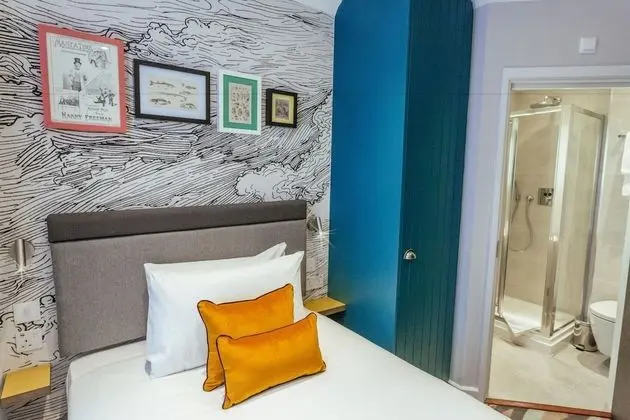 Büyük Yataklı Tek Kişilik Oda