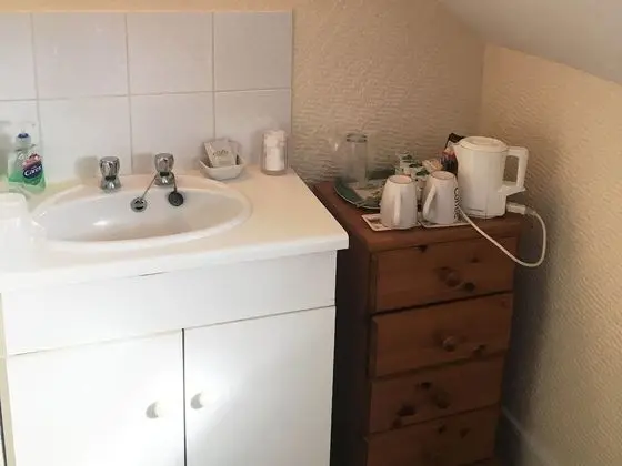Basic Tek Büyük Yataklı Oda, Ortak Banyo (3rd Floor )