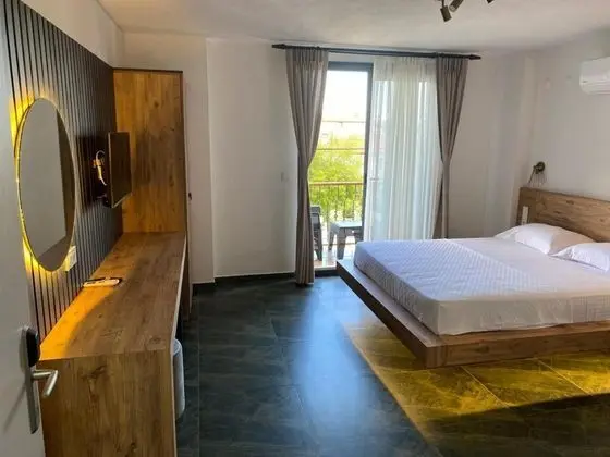 Deluxe Oda, Bahçe veya Sokak Manzaralı, Balkonlu