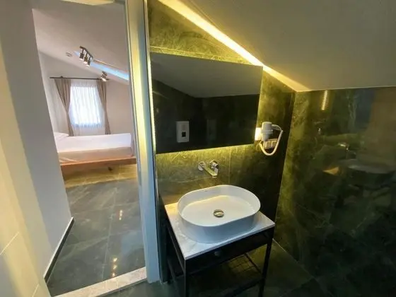 Deluxe Oda, Bahçe veya Sokak Manzaralı, Balkonlu