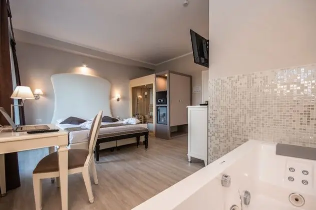 Oda, Sıcak Su Küveti (Sauna)