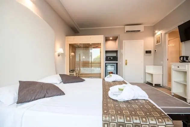 Oda, Sıcak Su Küveti (Sauna)