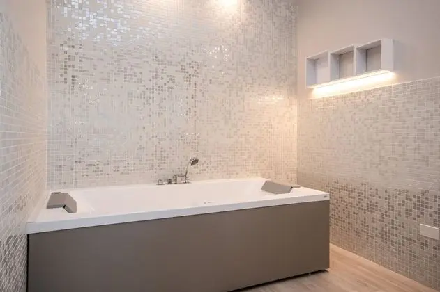 Oda, Sıcak Su Küveti (Sauna)