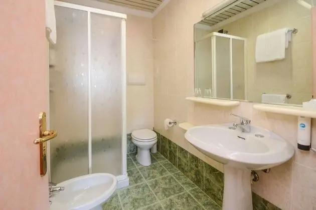 Standard Üç Kişilik Oda, Göl Manzaralı